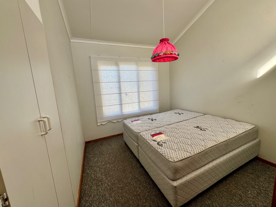 To Let 5 Bedroom Property for Rent in Stilbaai Wes Western Cape